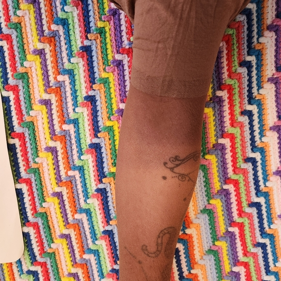 🤎 Vintage 1990s Tan/Brown Textured Nylon Pantyhose 🤎 - Picture 2 of 11